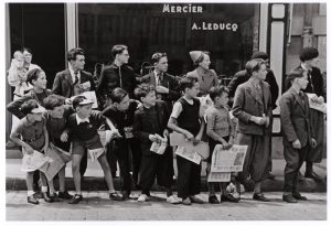 1939 Tour De France, fans watched despite war threat.
