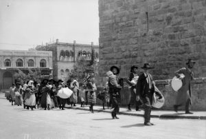 1929 exodus, Jewish families' daring flight amid riots.