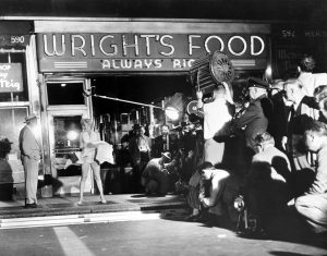 Monroe's billowing dress scene drew 1000+ onlookers, 1954.