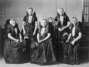Princess Juliana's Axel dress, shows Dutch cultural heritage, 1923.