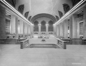 The main concourse of Grand Central Terminal just before the opening, 1913.